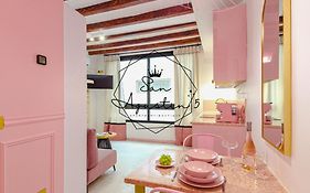 Glamorous Pink Studio In City Center